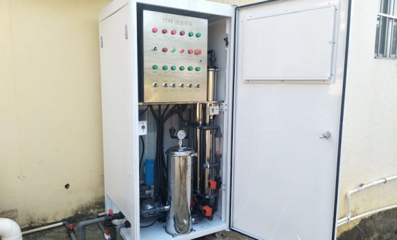 定西小學(xué) ,廚房中央凈水機(jī)，每小時(shí)1噸超濾凈水設(shè)備