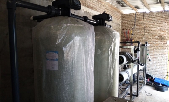 每小時(shí)4噸反滲透純凈設(shè)備，南寧純凈水設(shè)備廠家