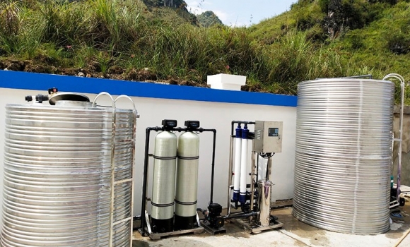 云南昆明光伏項目部2噸超濾凈水設(shè)備