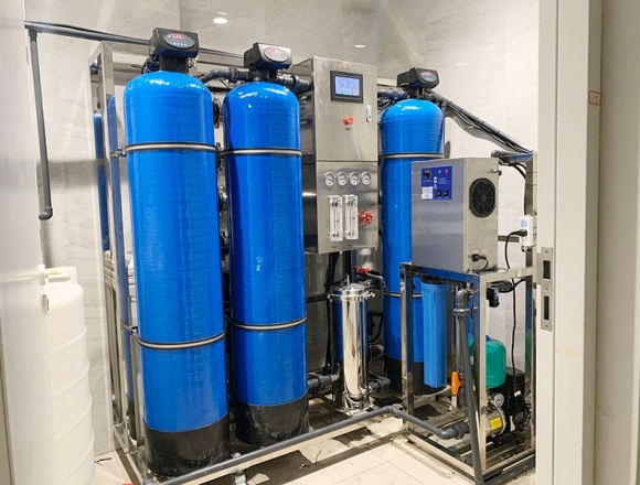 云南普洱某醫(yī)院1噸反滲透純化水設備